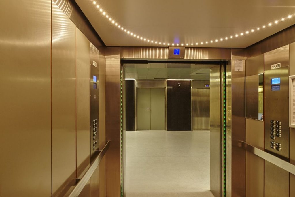 Elevator illuminated by LED iBond