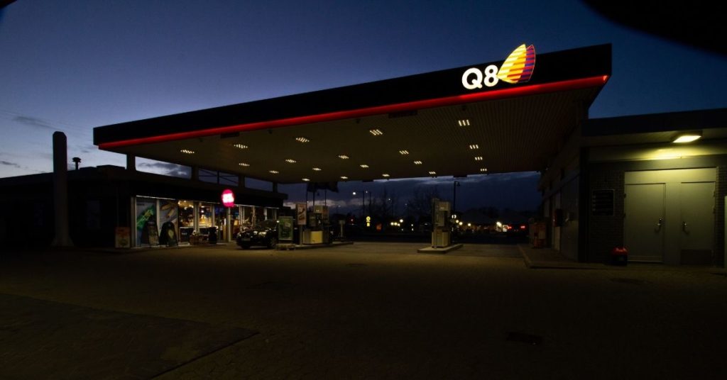 Q8 gas station in Denmark illuminated by our canopy lighting fixtures at night